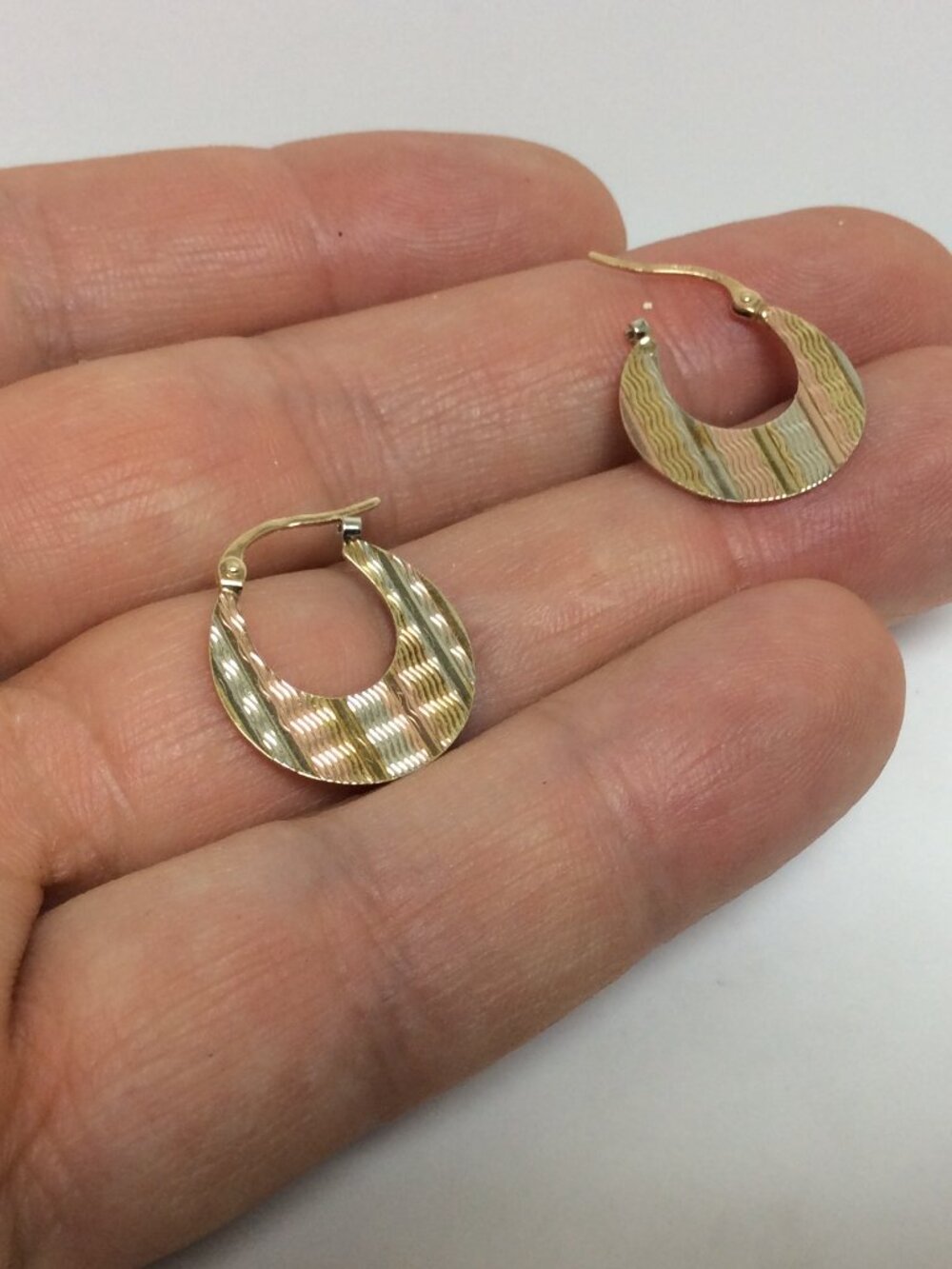14K Vintage Tricolored Flat Bag Hoop 14k Yellow, White and Rose Gold Earrings 2g